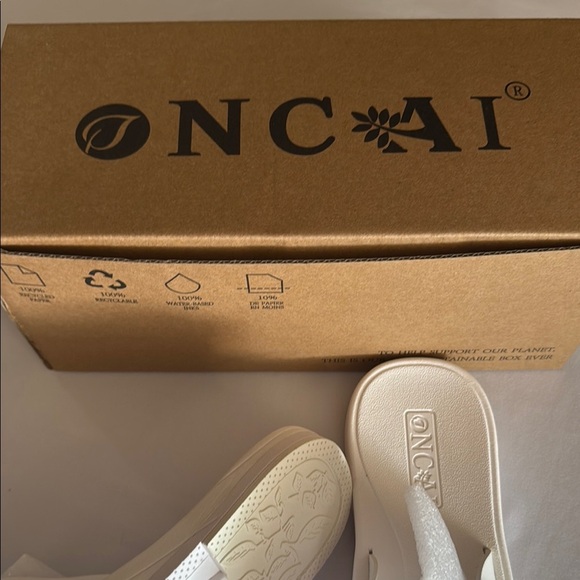 White Contemporary Sandals with H-Strap Design - Picture 6 of 10